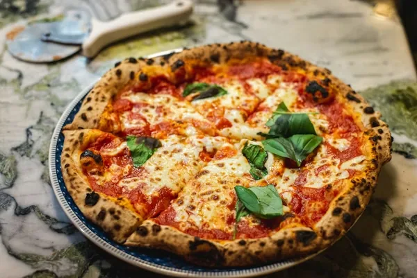 Pizza Margherita Napoletana